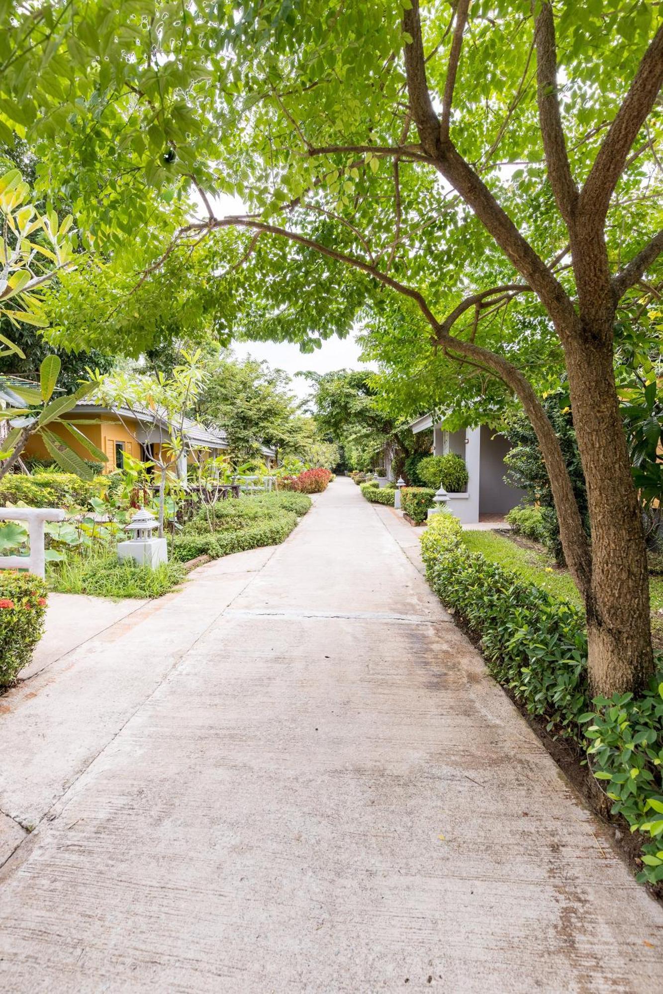 Eastiny Resort & Spa Nong Prue Exterior photo