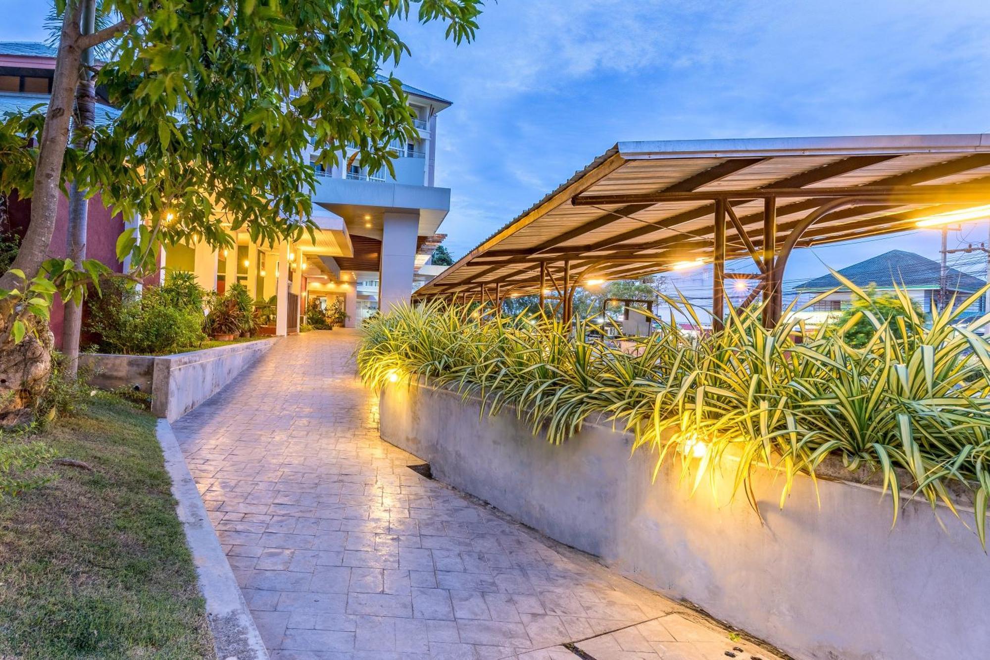 Eastiny Resort & Spa Nong Prue Exterior photo