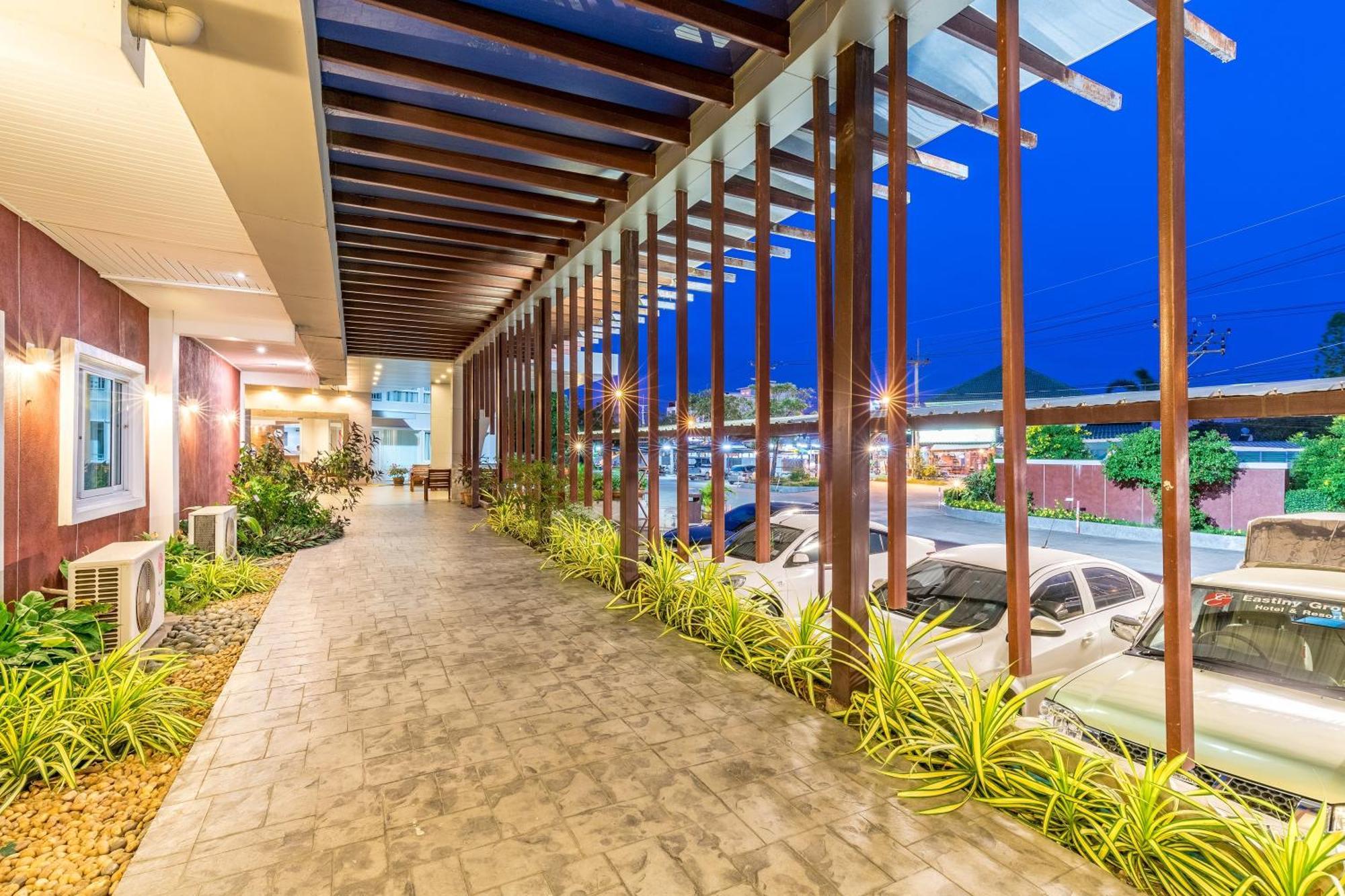 Eastiny Resort & Spa Nong Prue Exterior photo
