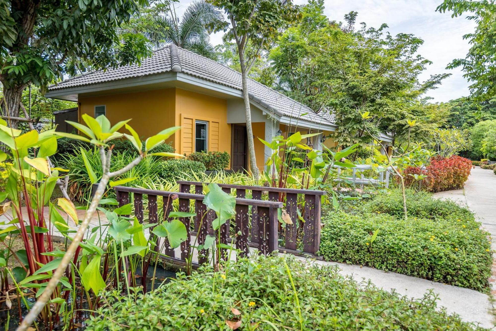 Eastiny Resort & Spa Nong Prue Exterior photo