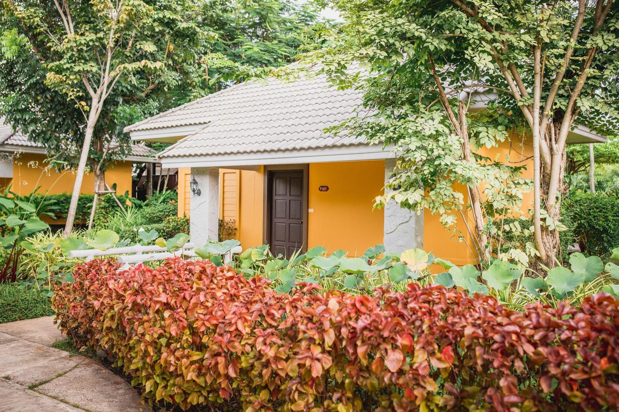 Eastiny Resort & Spa Nong Prue Exterior photo
